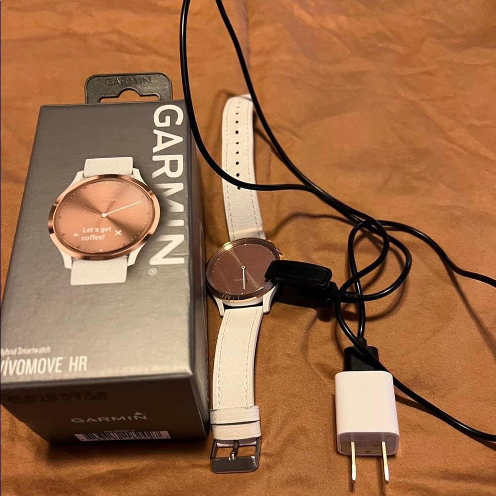 Ladies Garmin Vivomove HR with box and charger